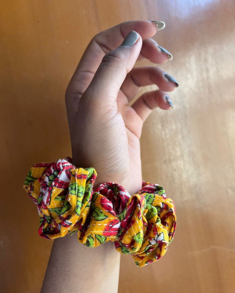 YELLOW FLORAL KANTHA SCRUNCHY