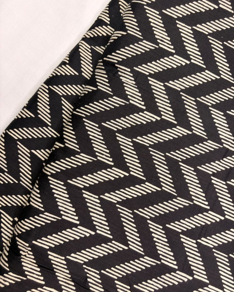 BLACK ZIGZAG CLAIRE TOP
