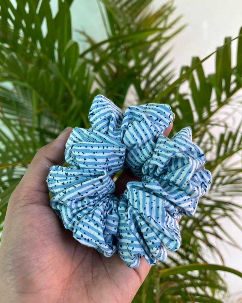 BLUE LINING SCRUNCHY