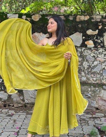 MEHNDI GREEN DIVINE GEORGETTE GHER SET 