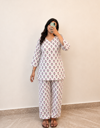 WHITE PINK FLOWER NIGHT SET