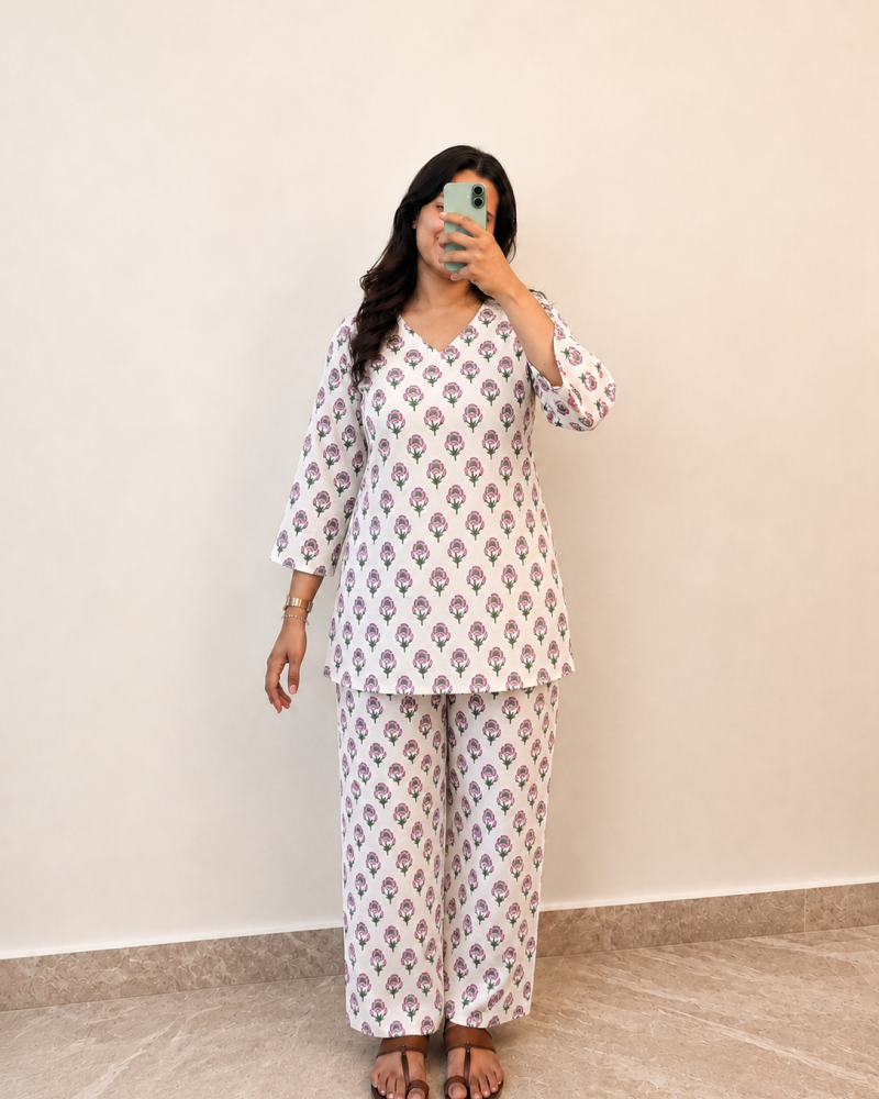 WHITE PINK FLOWER NIGHT SET