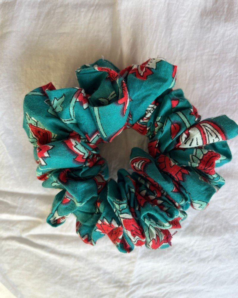 TURQOUISE FLORAL SCRUNCHY