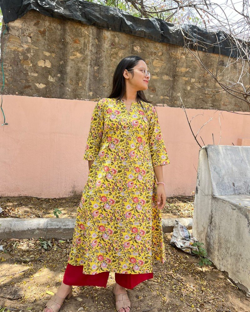 RANI LEHARIYA GOLDEN FOIL A LINE KURTI