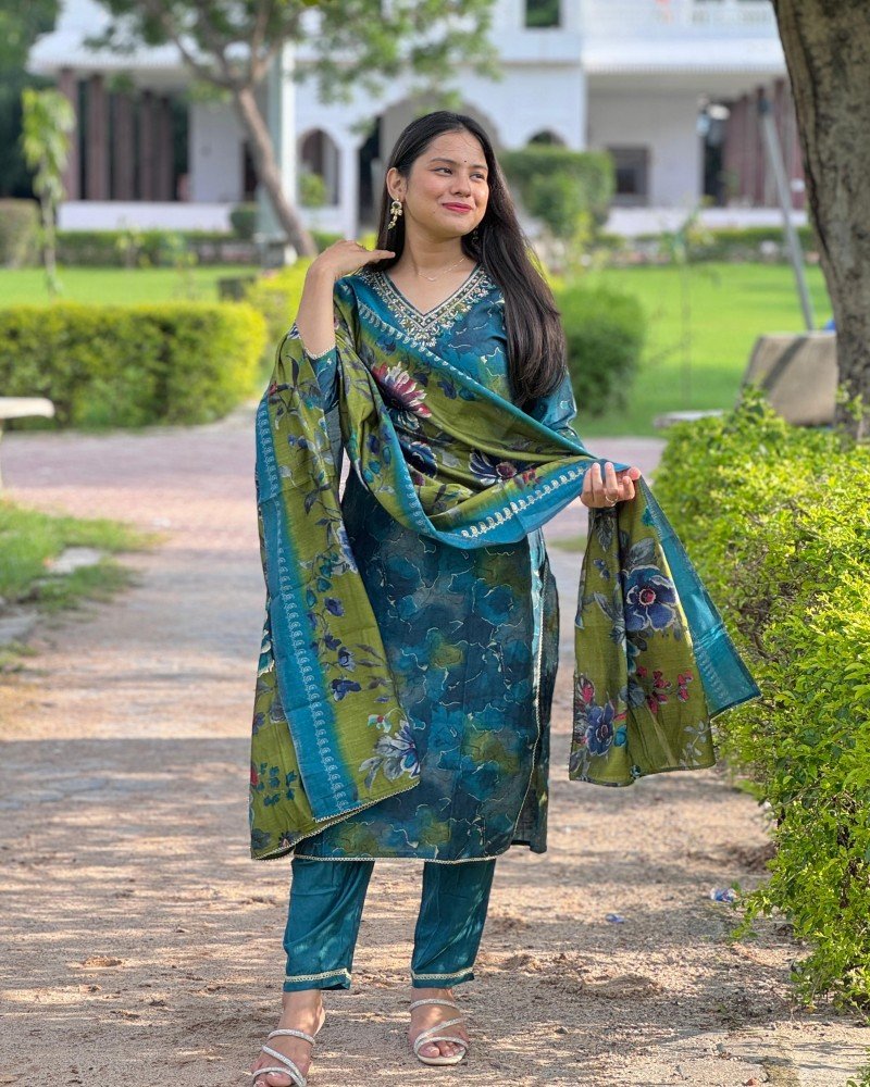KYRA FESTIVE STRAIGHT SUIT SET