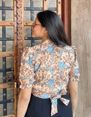 BLUE FLORAL MOTIF LILY TOP