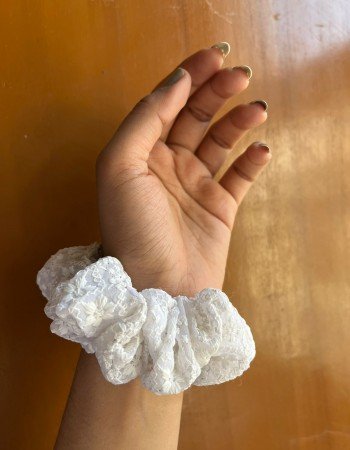 WHITE CHIKANKARI SCRUNCHY