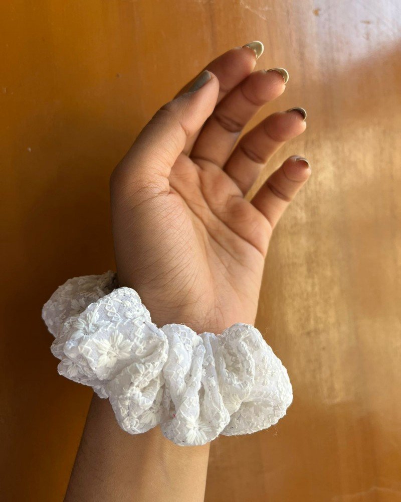 WHITE CHIKANKARI SCRUNCHY
