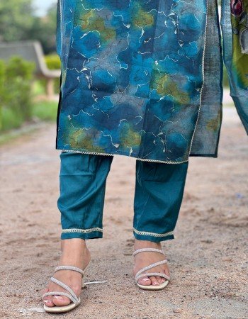 KYRA FESTIVE STRAIGHT SUIT SET