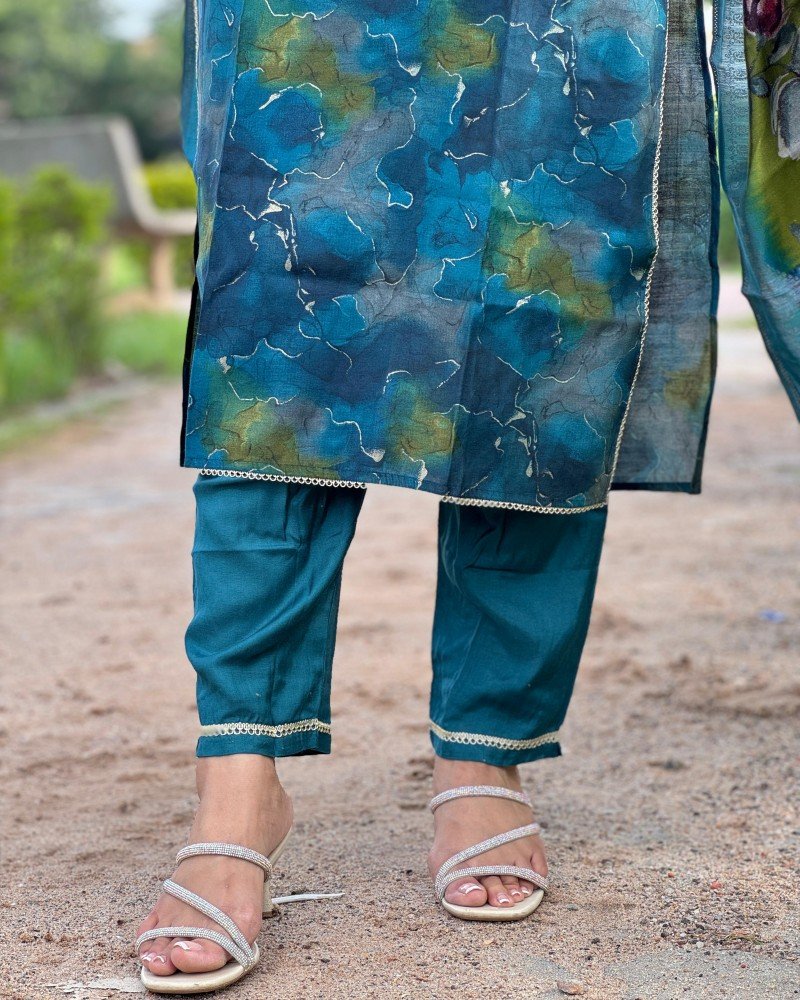 KYRA FESTIVE STRAIGHT SUIT SET