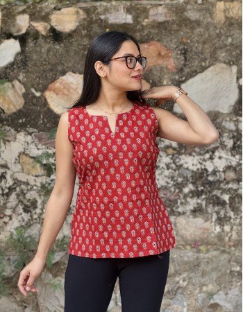 RED LITTLE FLORAL MOTIF SUPER SHORT STRAIGHT KURTI