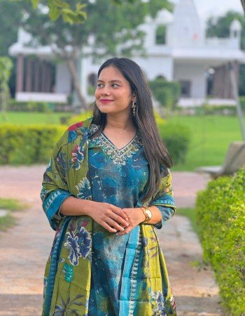 KYRA FESTIVE STRAIGHT SUIT SET