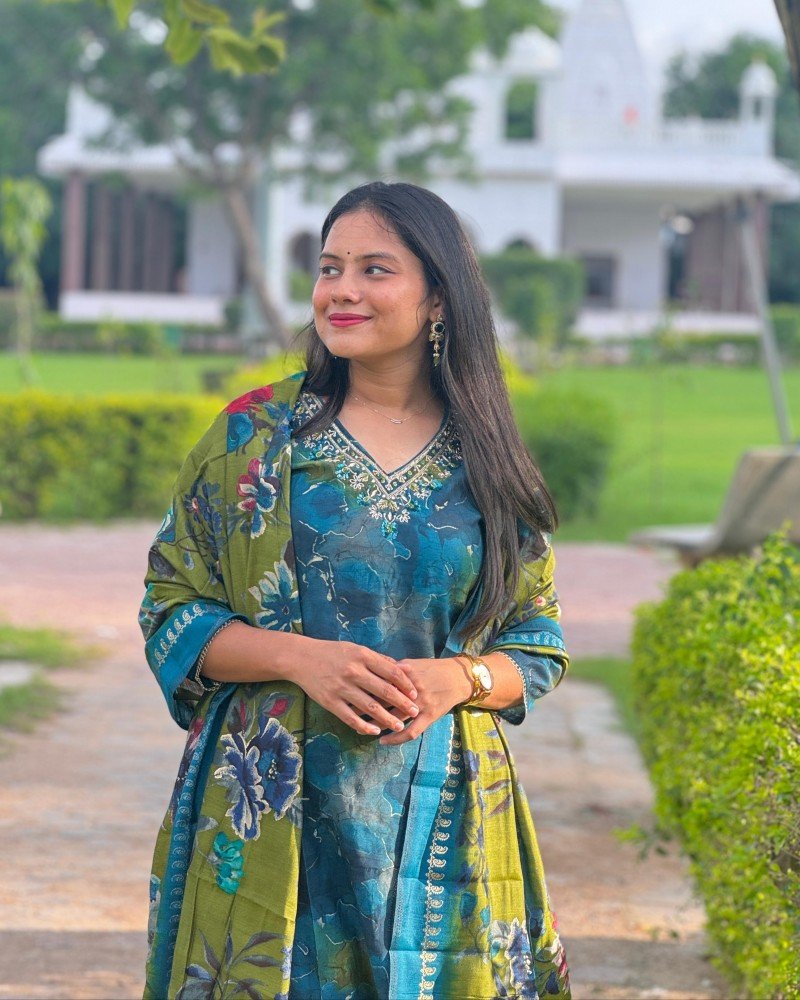 KYRA FESTIVE STRAIGHT SUIT SET