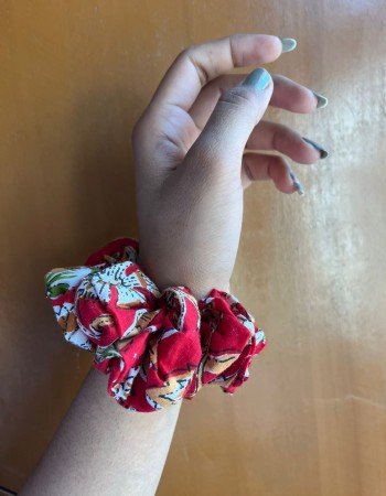 RED FLORAL SCRUNCHY