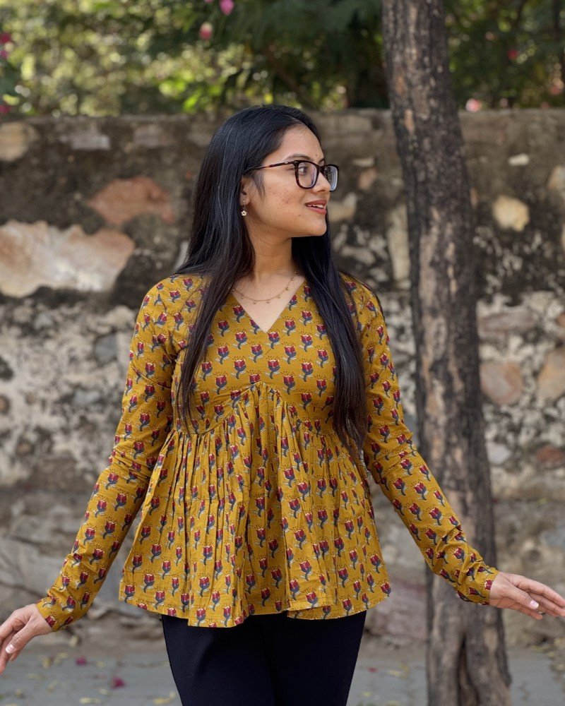 MUSTARD LITTLE MOTIF CLAIRE TOP