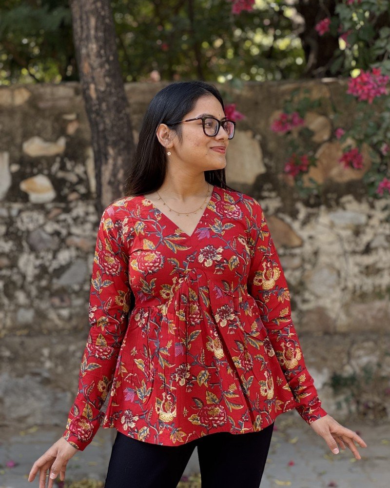 RED FLORALS CLAIRE TOP