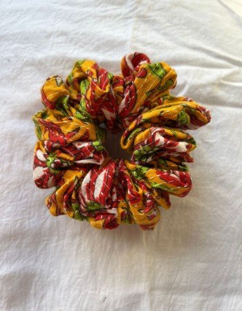YELLOW FLORAL KANTHA SCRUNCHY