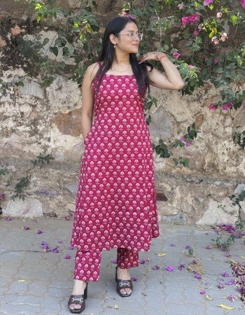 MAGENTA SMALL FLORAL MOTIF A LINE KURTI