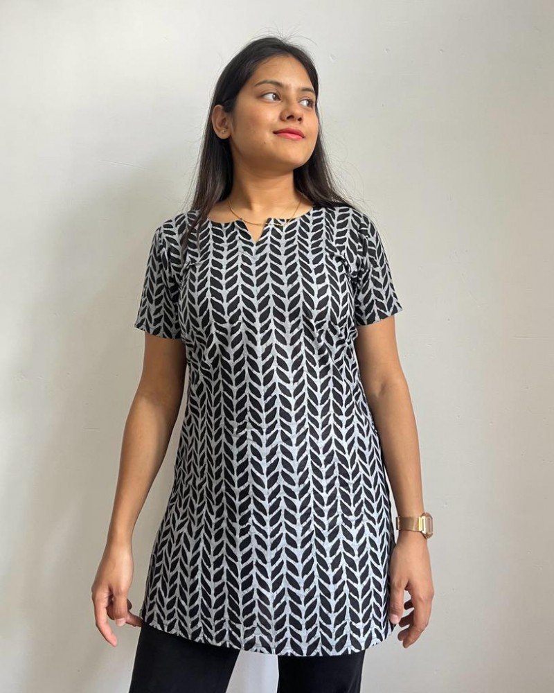 BLACK LITTLE LEAF SHORT STRAIGHT KURTI