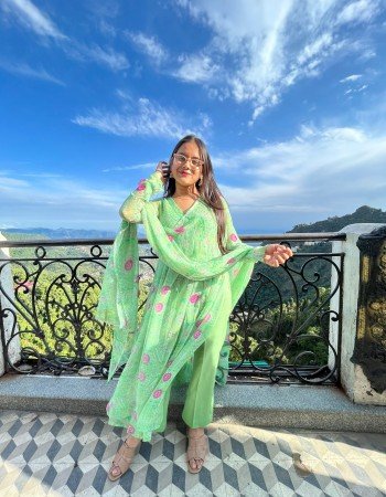 RADHA BANDHANI NAYRA CUT SET