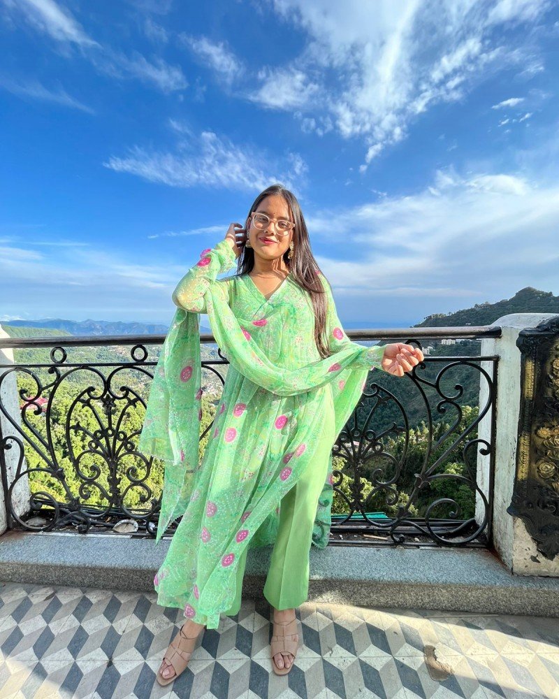 RADHA BANDHANI NAYRA CUT SET