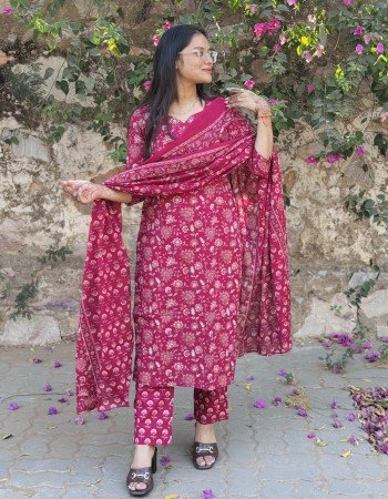 MAGENTA FLORAL MOTIF SUIT SET 