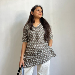 LITTLE HAATHI MOTIF SHORT STRAIGHT KURTI