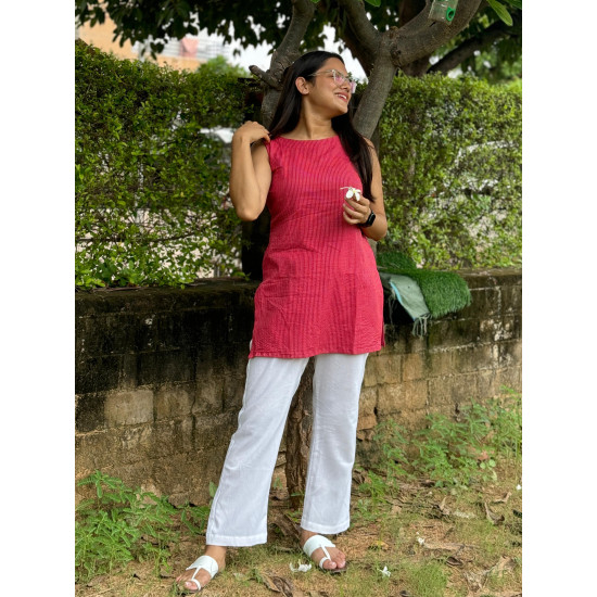 RED KANTHA SHORT STRAIGHT KURTI