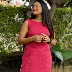 RED KANTHA SHORT STRAIGHT KURTI