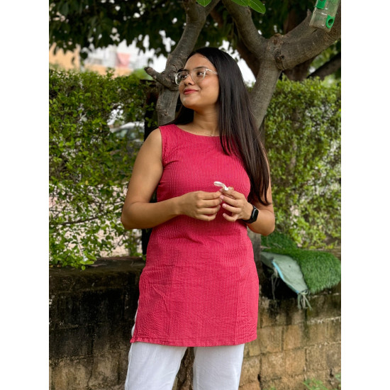 RED KANTHA SHORT STRAIGHT KURTI