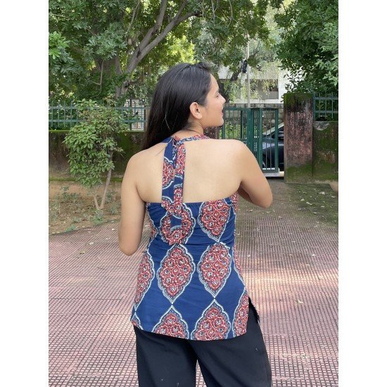 BLUE MAROON MOTIF BACKLESS SHORT KURTI BLUE MAROON MOTIF BACKLESS SHORT KURTI