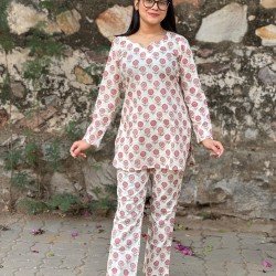 OFF WHITE FLOWER MOTIF NIGHT SET