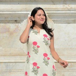 RED FLOWER BOOTA SHORT STRAIGHT KURTI