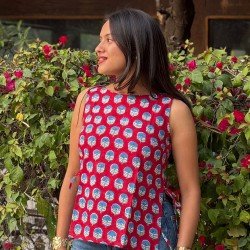 RED MOTIF HANDBLOCKED PIHU TOP