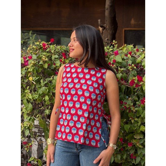 RED MOTIF HANDBLOCKED PIHU TOP