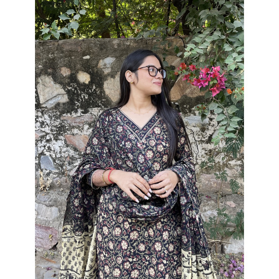 BLACK FLORAL MOTIF SUIT SET 