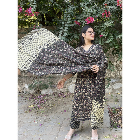 BLACK FLORAL MOTIF SUIT SET 