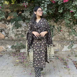 BLACK FLORAL MOTIF SUIT SET 