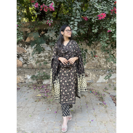 BLACK FLORAL MOTIF SUIT SET 