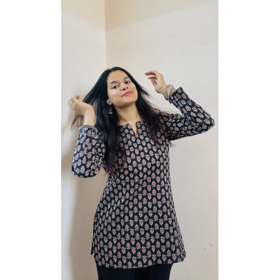 BLACK LITTLE MOTIFS SHORT STRAIGHT KURTI