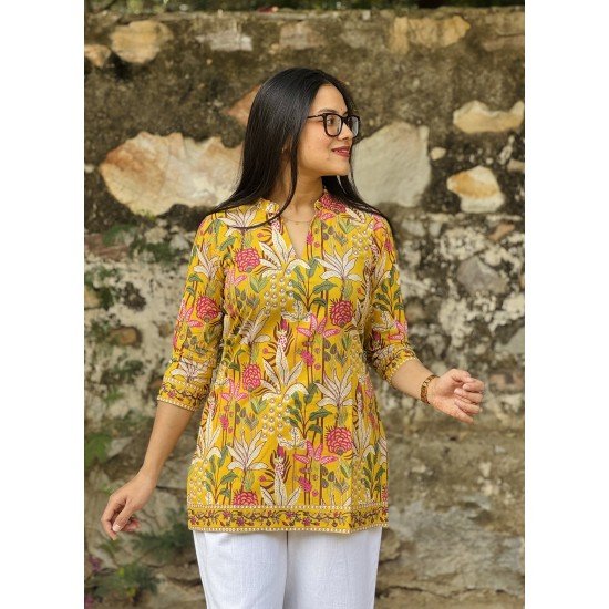 BRIGHT YELLOW FLORAL PRINT SHORT STRAIGHT KURTI BRIGHT YELLOW FLORAL PRINT SHORT STRAIGHT KURTI