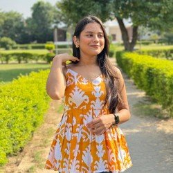 YELLOW ORCHID PLEATED MELLOW TOP 