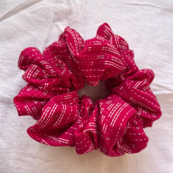 PINK KANTHA SCRUNCHY