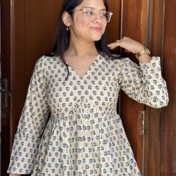 GEOMETRIC BOX MOTIF CLAIRE TOP
