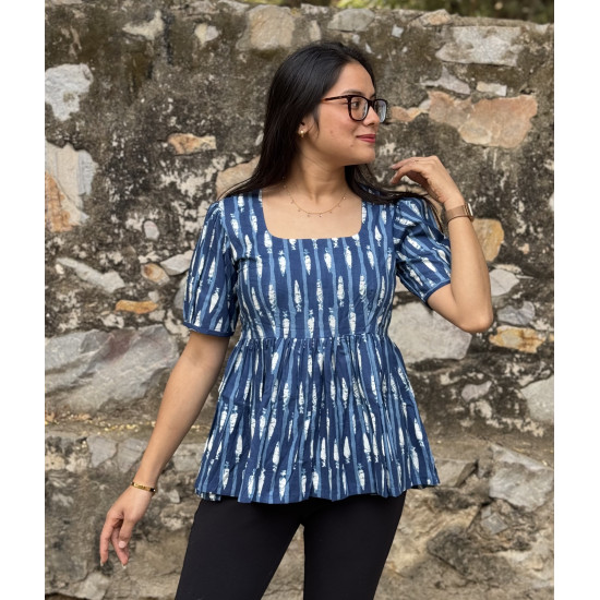 INDIGO MOTIFS ROSE TOP