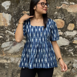 INDIGO FLORALS MOTIF ROSE TOP