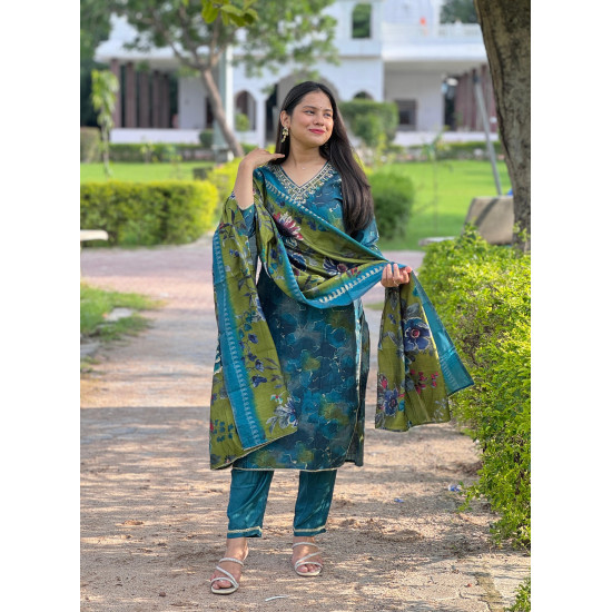 KYRA FESTIVE STRAIGHT SUIT SET